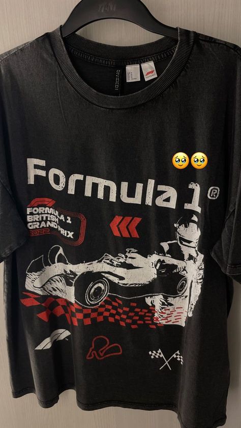 not mine ig: @ alekssandrast F1 Shirt Outfit, Formula 1 Clothes, Formula 1 Gift Ideas, Ferrari Merch, F1 Clothes, F1 Clothing, F1 Fashion, F1 Gifts, Formula 1 Shirt