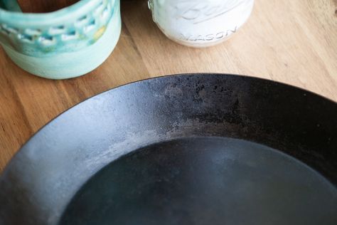 If Your Carbon Steel Pan Looks Like This, Don't Freak Out — Pan of Iron, Pan of Steel Carbon Steel Skillet, Carbon Steel Pan, Paella Pan, Acidic Foods, Speed Cleaning, Professional Kitchen, Iron Pan, Cast Iron Pan, Menu Planning