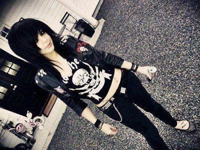 nikki outfit and hair color Clothes For Teenage Girls, Black Teenage Girl, Emo Scene Outfits, Emo Scene Girls, Emo Fits, Emo Scene Hair, Outfits 2000s, Scene Outfits, 2013 Fashion