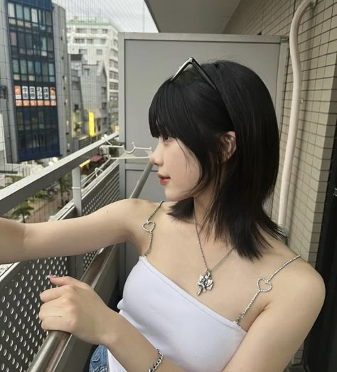 Short Hair With Layers Mid Length Curtain Bangs, Acubi Hairstyle Short, Acubi Hairstyle Long, Short Hime Haircut, Straight Short Hair With Bangs, Hime Cut Short Hair, Rachel Vennya, Kpop Short Hair, Transparent Dress