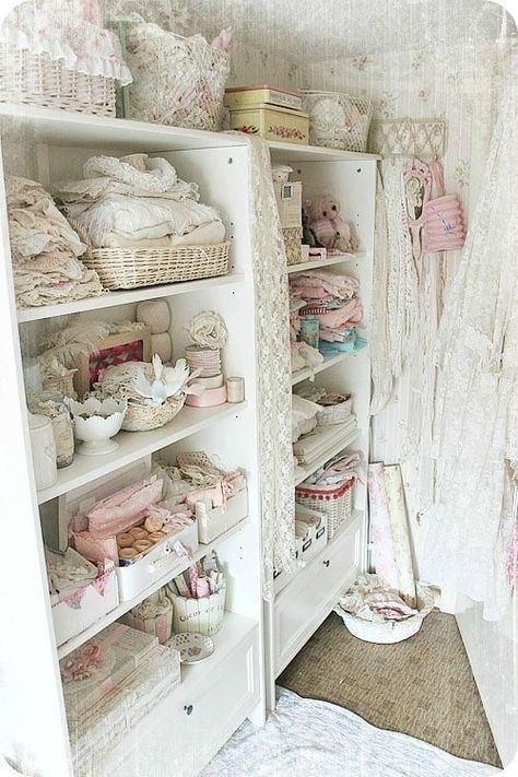 Shabby Chic Craft Room, Princess Decor, Muebles Shabby Chic, Shabby Chic Storage, Shop Displays, Estilo Shabby Chic, Decor Shabby Chic, Casa Vintage, Shabby Chic Bedroom