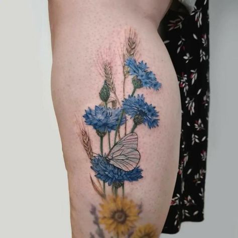 Cornflower sunflower and ears of wheat with butterfly tattoo Cornflower Tattoo, Tattoo Designs With Meaning, Designs With Meaning, Meaning Art, Butterfly Tattoo On Shoulder, Tattoo Now, Tattoo Designs And Meanings, Sunflower Tattoo, Tattoo Outline