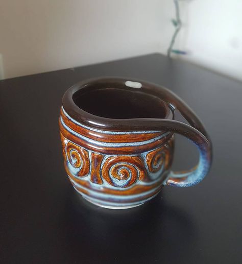 Coil ‎Pot Mug by Devyani Gokhale‎ Ceramic Coiling Ideas, Hand Coiled Pottery, Ceramic Coil Ideas, Hand Coiled Clay Mugs, Coiling Ceramics Ideas, Coil Building Pottery, Cool Coil Pots, Coil Pottery Ideas Mugs, Coiled Ceramics Ideas