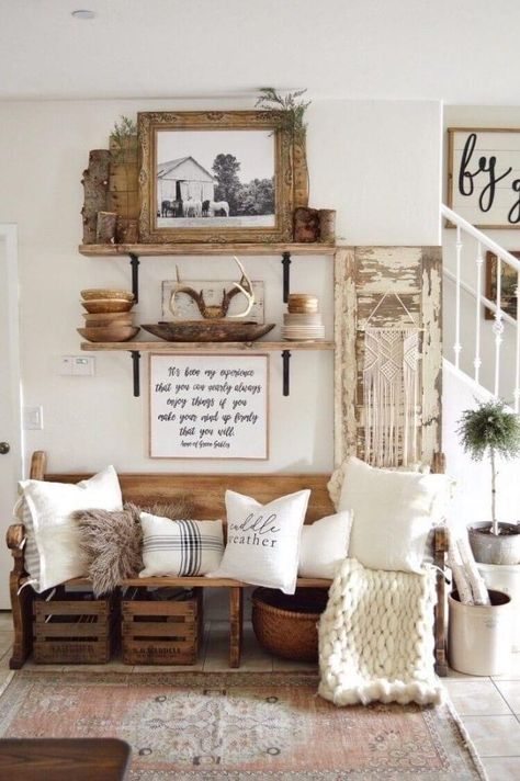 Interior Design Country, Traditional Farmhouse Decor, Farmhouse Foyer, Farmhouse Entryway, Interior Vintage, A Living Room, Farmhouse Living, Rustic Diy, Decor Rustic