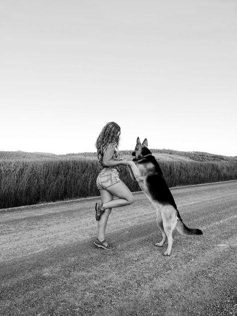 Pose With Your Dog, Girl Photoshooting With Dog, German Shepard Photoshoot, Dog Mom Picture Ideas, Photoshooting Dog And Girl, Gotcha Day Photo Shoot Dog, Unique Senior Picture Ideas With Dogs, Photoshoot With Your Dog, Owner And Dog Photoshoot