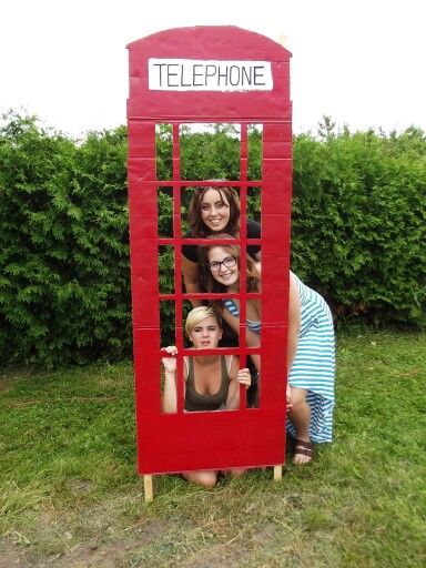 Homemade London Telephone Booth Cardboard Telephone Booth, London Theme Party Decoration, English Fair Ideas, Diy Telephone Booth, Booth Ideas For School Fair, English Day Ideas, London Theme Parties, Book Fair Themes, Missions Conference