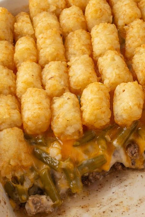 Green Bean Tater Tot Casserole, Hamburger Tater Tot Casserole, Beef Tater Tot Casserole, Tater Tot Hotdish, Easy Tater Tot Casserole, Casserole With Ground Beef, Easy Tater Tots, Tater Tot Casserole Recipe, Chicken Tater Tot Casserole