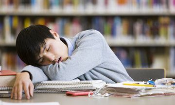 One Teen’s Crusade To Make Sure His Classmates Get Enough Rest Student Treats, Staying Up Late, Study Skills, Free Stock Photos Image, The Library, How To Stay Motivated, School Work, Counseling, Make Sure