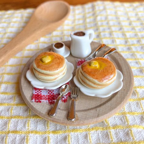 Clay Pancakes, Polimery Clay Ideas, Clay Breakfast, Mini Moni, Cercei Din Lut Polimeric, Food Miniatures, Polymer Clay Food, Miniture Food, Clay Magnets