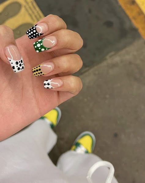 Fall Nails Polka Dots, Rose Pink Nails, Dot Nails, Popular Nail Art, Cute Nails For Fall, Polka Dot Nails, Minimal Nails, Dots Nails, Ice Breaker