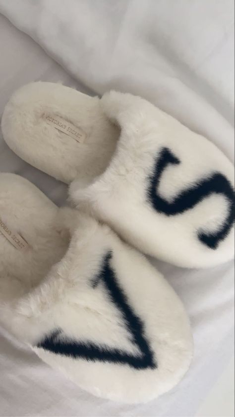 Cute Slippers Aesthetic, Slippers Aesthetic, Vs Slippers, Victoria Secret Slippers, Aesthetic Wishlist, Dream Items, Cute Slippers, Pink Girly Things, Girly Shoes