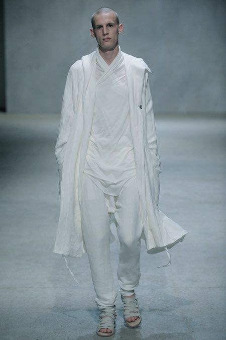 Simple but effective. Flowy Outfit, White Friday, Muslim Style, Damir Doma, Bohemian Style Clothing, Menswear Runway, X Twitter, Future Clothes, Futuristic Fashion