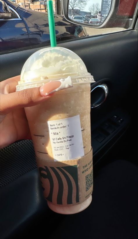 𝐍 𝐈 𝐂 𝐎 𝐋 𝐄 ☆ Dunkin Donuts Iced Coffee, Coffee Vibes, Mocha Frappuccino, White Chocolate Mocha, Yummy Alcoholic Drinks, Chocolate Mocha, Starbucks Drinks Recipes, Caramel Syrup, Whip Cream