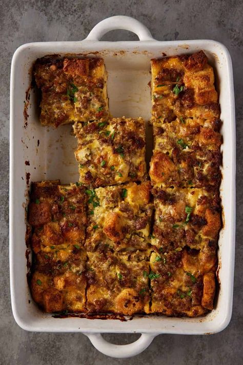 There's a reason this Sausage Egg Bake is always made when hosting brunch! You only need a handful of ingredients and 15 minutes to make this tasty dish. Easy to tailor to your personal taste, this recipe uses croutons as a base making prep even easier! Sausage Egg Bake, Savory Breakfast Recipes, Hosting Brunch, Overnight Breakfast Casserole, Egg Bake, Easter Morning, Brunch Dishes, Easy Brunch, Sausage And Egg