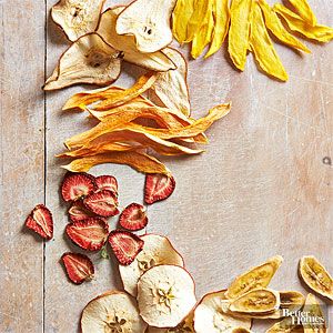 Homemade Chips Recipe, Diy Chips, Fruit Chips, Dehydrated Apples, Saffron Spice, Fruit Chip, Vegetable Chips, Veggie Chips, Gardens Ideas