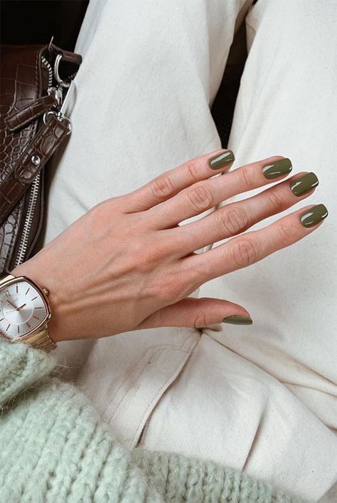 Green Nail Polish Colors, Nail Bracelet Women, Dark Winter Nails, Elite Nails, Neon Green Nails, Nail Bracelet, Elegant Nail Art, Green Nail Polish, Green Nail