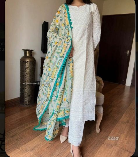 Top trendy summer dresses Heavy Dupatta, Trendy Dresses Summer, Phulkari Dupatta, Chikankari Suits, Partywear Dresses, White Kurta, Desi Fashion Casual, Kurtis With Pants, Kurta With Pants