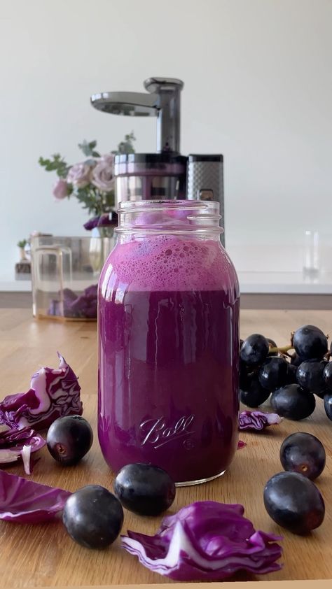 Purple Juice, Plum Juice, Cabbage Juice, Fruity Design, Purple Cabbage, Grape Juice, Red Grapes, Juicing Recipes, Juice