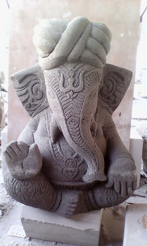 Sculpture in siporex height 22' Siporex Sculpture, Ganapati Making, Clay Ganesha, Gods Art, Faux Stone Walls, Sculpture Images, Easy Sculpture, Ganesha Drawing, Ganpati Ji