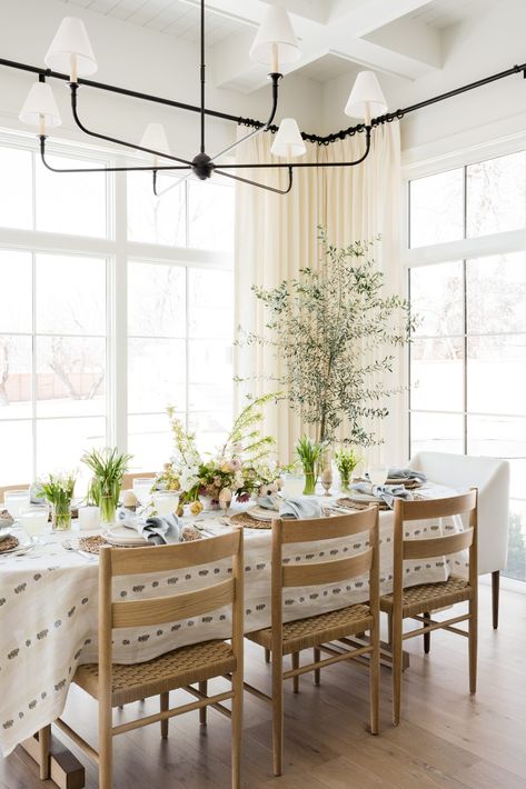 Table Cloth Tablescape, Studio Mcgee Tablescape, Dining Room Studio Mcgee, Table Cloth Dining Room, Easter Hosting, Styling Essentials, Easter Entertaining, Setting The Table, Tablescape Ideas