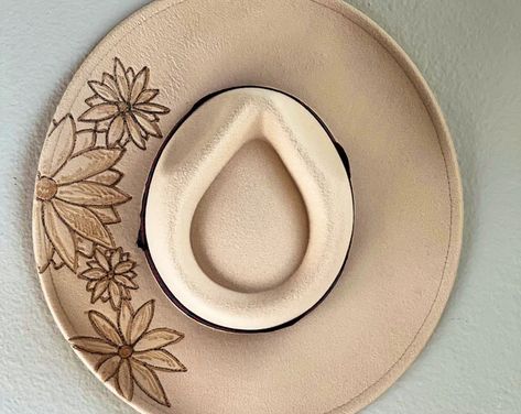 Branded Cowboy Hats, Custom Rancher Hat, Pyrography Hats, Burnt Hats, Cowboy Hat Crafts, Decorated Hats, Burned Hats, Cowboy Hat Design, Hat Burning