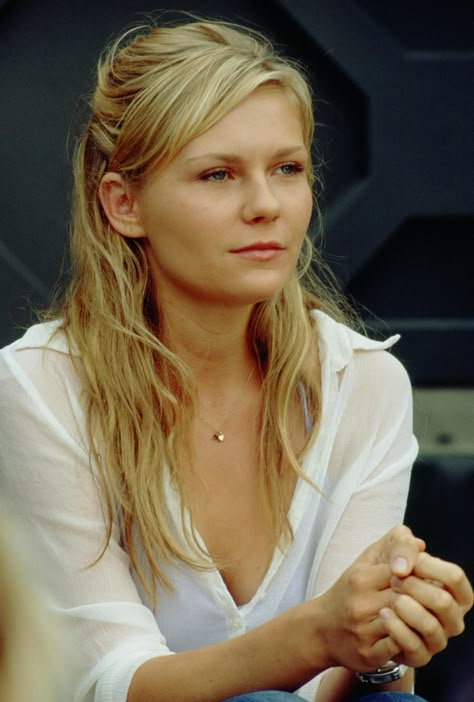 Kirsten Dunst Kristin Dunst Hair, Kirsten Dunst Style, Kristen Dunst, Feminine Wardrobe, 2000s Style, Kirsten Dunst, Amanda Seyfried, Actress Pics, Style Outfits