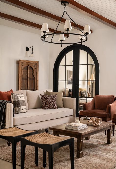 With arched glass doors, neutral tones and natural light, this apartment by Sunita Yogesh Studio is a Mediterranean dream. Sunita Yogesh Studio, Sunita Yogesh, Spanish Modern Living Room, Arched Glass Doors, Modern Mediterranean Interior Design, Spanish Bedroom, Mediterranean Living Rooms, Muslim Prayer Room Ideas, Mediterranean Interior