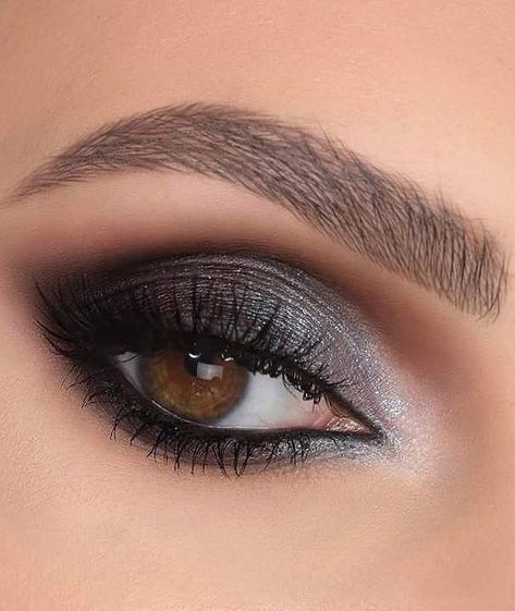 Smokey Eyes Black And Silver, Gray Silver Eye Makeup, Makeup For A Grey Dress, Dark Sparkly Eyeshadow, Smokey Eye Makeup Gray, Black Grey Makeup Look, Black And Gray Smokey Eye, Smokey Gray Eye Makeup, Smokey Eye Makeup Grey Eyes