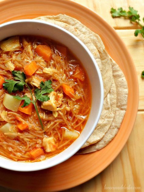 Sopa de Fideo w/ Chicken & Veggies - lacocinadeleslie.com Chicken Fideo Recipe, Chicken Fideo, Fideo Recipe, Homemade Mexican, Chicken Vegetable, Mexican Recipe, Tomato Broth, Mexican Chicken, Food Challenge