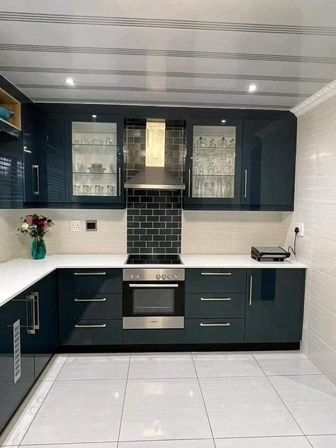 Kitchen Wardrobe Design, Modern Kitchen Open, Kitchen Colour Combination, Model Dapur, Decor Ideas Kitchen, Kitchen Layout Plans, Kitchen Design Color, Kitchen Modular, Kitchen Cupboard Designs