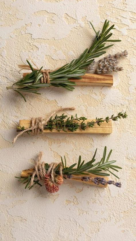 Palo Santo Aesthetic, Magia Das Ervas, Deco Nature, Herbal Apothecary, Witchy Crafts, בר מצווה, Smudge Sticks, Green Witch, Nature Crafts