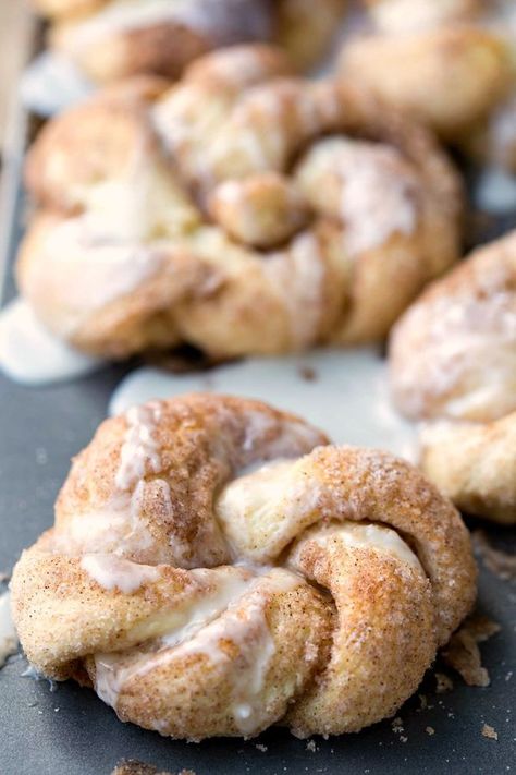 30 Minute Cinnamon Sugar Knots - made-from-scratch recipe that makes a great breakfast, treat, or dessert! Homemade Breakfast Baked Goods, Baked Goods For Breakfast, Baked Goods Breakfast, Buttery Desserts, Homecoming Breakfast, Cinnamon Roll Knots, Easy Baked Goods, Breakfast Baked Goods, Bakes Goods