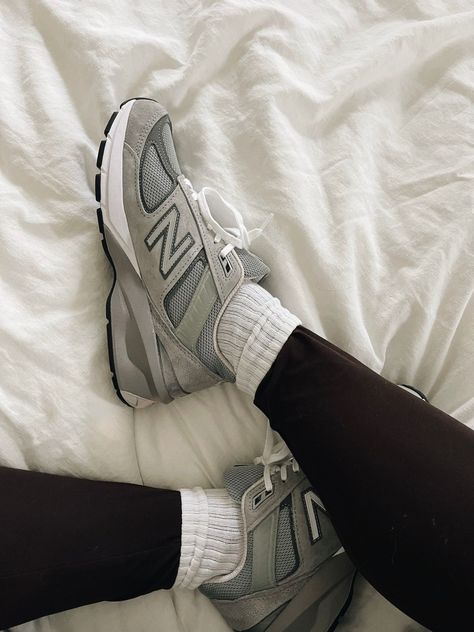 Shoe Aesthetic, New Balance Shoe, Silver Chain Anklet, Pearl Anklet, Sneakers Looks, Usa Outfit, Aesthetic Shoes, New Balance Sneakers, New Balance Women