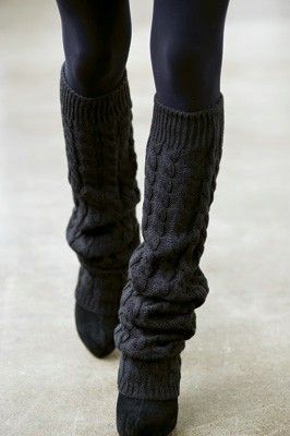 Socks And Leg Warmers, Black Leg Warmers, Keto Soup, Knitted Socks, Black Legs, Mode Inspo, 가을 패션, Looks Style, Mode Inspiration