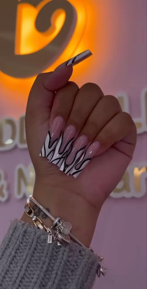 Full Set Nails Acrylic Design, Baddie Nails Instagram Medium, Photoshoot Nails Ideas, Long Gel Nails Ideas, Classy Baddie Nails Acrylic, Classy Long Acrylic Nails, Acrylic Nail Designs Black Women, Fire Acrylic Nails, Simple Classy Baddie Nails