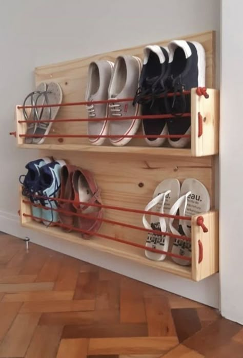 Shoe Storage Small Spaces, Clever Shoe Storage Small Spaces, Clever Shoe Storage, Storage Small Spaces, Pallet Furniture Plans, Wooden Rack, Shoe Racks, Small Wood Projects, Storage Hacks