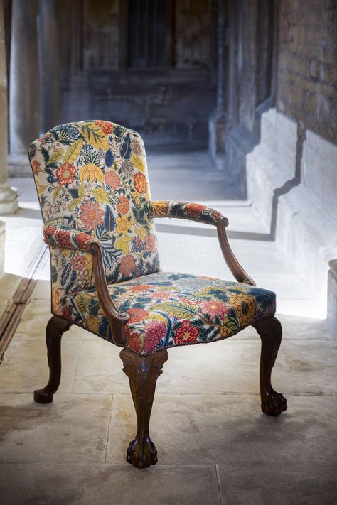 Rita Konig collaborates with Christie's | House & Garden Rita Konig, English Houses, 13 November, Low Chair, English Furniture, Timeless Furniture, London Flat, Porcelain Flowers, Large Table