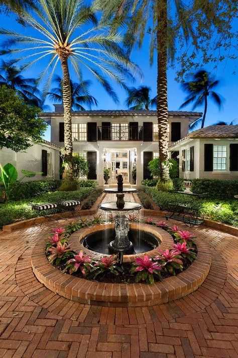 Garden Along Driveway, House With Fountain, Outdoor Fountains Landscape, Front Yard Fountain, Courtyard Fountain, Yard Fountain, Georgiana Design, Water Fountain Design, Fountain Ideas