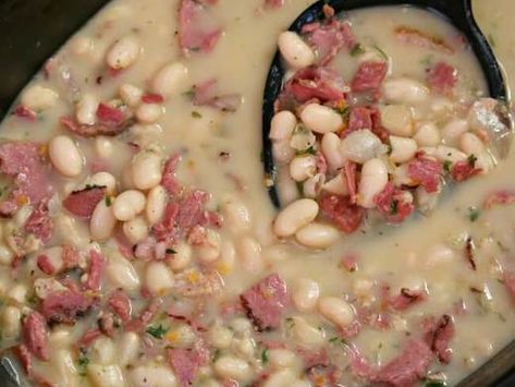 Home_white-bean-soup-with-pastrami Pastrami Soup, Bean Soup Crockpot, Vegan Slow Cooker, Creamy Tomato Soup, Crockpot Soup Recipes, Bean Soup Recipes, Crock Pot Soup, White Bean, Easy Slow Cooker