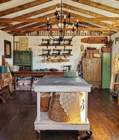 She Shed Craft Room Ideas, Shed Store, She Shed Decorating Ideas, She Shed Craft Room, Sewing Shed, Storage Shed Organization, Log Cabin Living, Quilt Room, Sewing Room Inspiration