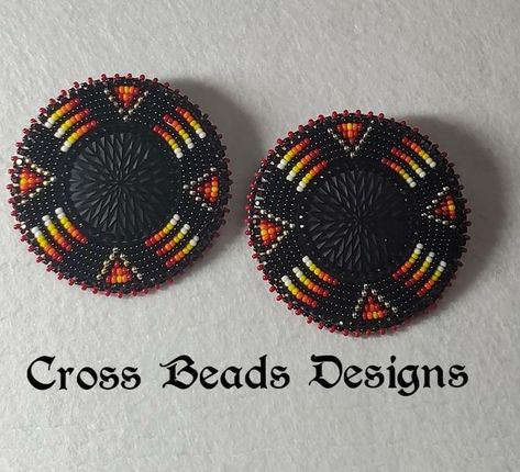 Beaded Cabochon Earrings, Native American Earrings Patterns, Beaded Madellion, Flat Stitch Beaded Earrings, Beaded Popsocket, Indigenous Earrings, Beaded Earrings Native American, Native Beaded Earrings, Beaded Medallion