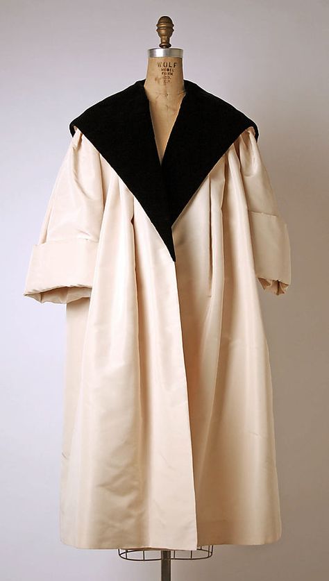 "Luxembourg"  House of Dior  (French, founded 1947)  Designer: Christian Dior (French, Granville 1905–1957 Montecatini) Date: spring/summer 1954 Culture: French Medium: silk House Of Dior, Mode Abaya, Fashion 1950s, Vintage Couture, Mad Max, Moda Vintage, Abayas Fashion, Mode Inspo, 50s Fashion