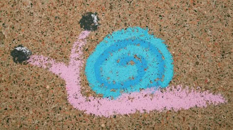 Aethstetic Chalk Art, Blue Chalk Art, Simple Sidewalk Chalk Art, Chalk Animals Easy, Cool Chalk Ideas Easy, Cute Sidewalk Chalk Art Easy Summer, Chalk Art Easy Ideas, Cute Easy Chalk Drawings, Fun Chalk Ideas