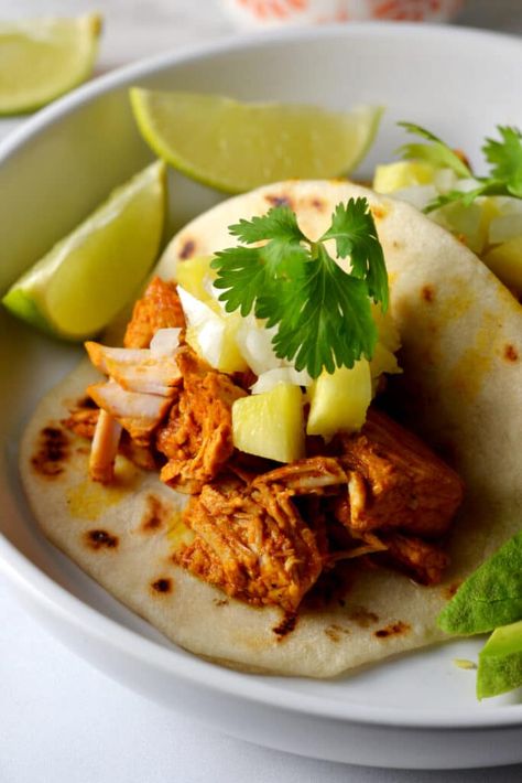 Instant Pot Shredded Pork, Shredded Pork Tacos, Instant Pot Whole Chicken, Instant Pot Slow Cooker Recipes, Avocado Egg Recipes, New Mexican Food, Whole Chicken Recipe, Latin Food Recipes, Instant Pot Pork Chops