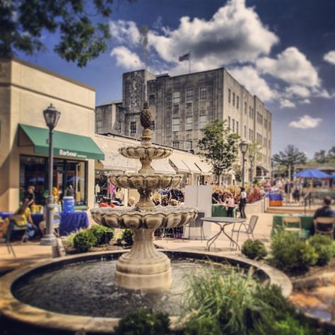 Suburban Square on the Main Street of Ardmore is a beautiful outdoor shopping experience! Philadelphia Neighborhoods, Visit Philly, Visit Philadelphia, Outdoor Shopping, Hotel Packages, Longwood Gardens, Center City, Urban Area, Historic Homes