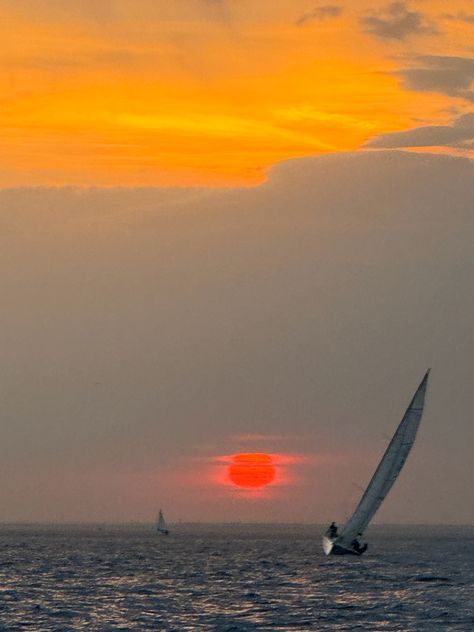 #sailing #sailboat #yachting #yachtlife #sunset #sailingyacht Sailboat Sunset, Yacht Life, Sailing Yacht, Sailing