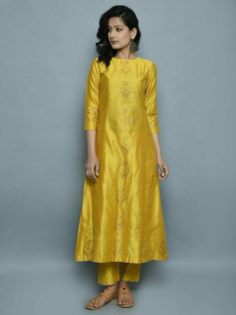 Western Outfits Dress, Bottom Pants Outfit, Suit Material For Women, Indo Western Outfits, Block Printed Kurta, डिजाइनर कपड़े, Silk Kurti Designs, Salwar Pattern, Indian Designer Suits