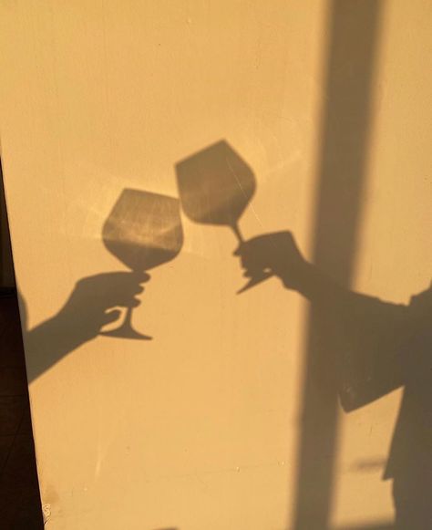 Wine Presentation, Cheer Photography, Ethyl Alcohol, Natural Skin Care Products, Shadow Photography, Friend Poses Photography, Photography Basics, Cool Instagram, Shadow Play