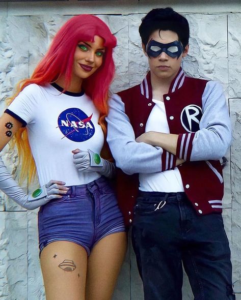 The Titan Club 🌟🐥🦖🔮🔥 @martycipher as Starfire @plamenmen as Robin @bobi.jackson as Beast Boy @reyla_cosplay as Raven @milacosplay as Blackfire Photographed by @christianarsov 🖤 Inspired by the Artwork of @_picolo #Robin #Starfire #Raven #BeastBoy #Blackfire #TeenTitansGo #TeenTitans #Titans #DC #DCU #DCComics #DCUniverse #RobinCosplay #StarfireCosplay #RavenCosplay #BeastBoyCosplay #DCCosplay #CosplayersOfInstagram #CosplayersOfIG #Cosplayers #Cosplay #Superhero #Comics #TheBreakfastClub #... Raven And Robin Costume, Robin And Blackfire, Raven And Beastboy Cosplay Costume, Starfire And Nightwing Costume, Starfire And Robin Costume, Beast Boy And Raven Costume, Beast Boy Cosplay, Beast Boy Costume, Star Fire Cosplay