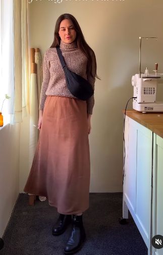 Winter Clo Bias Skirt inspo Clo Bias Skirt, Bias Skirt Outfit, Linen Skirt Outfit, Bias Skirt, Winter Skirt, Skirt Outfit, Linen Skirt, Skirt Outfits, Skirt Fashion